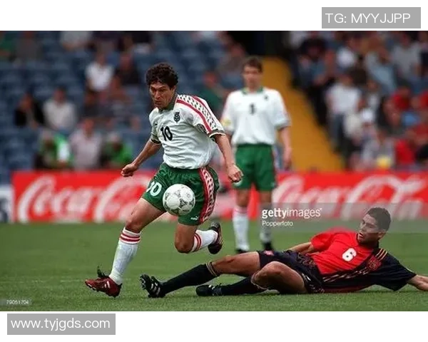 足球明星进场走路姿势的魅力与风采解析让我们一起感受他们的独特气质与风格